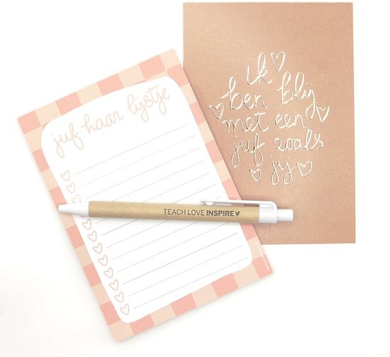 Roze notitieblok met 'juf haar lijstje', kaart met 'ik ben blij met een juf zoals jij' en pen met 'TEACH LOVE INSPIRE'.