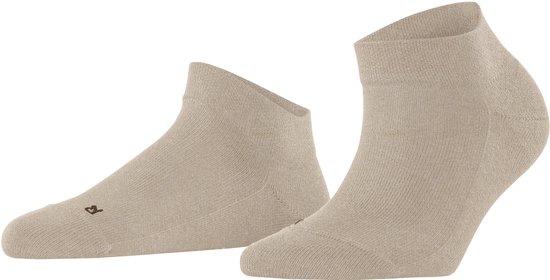 Beige Falke sneakersokken voor dames met klein logo op de wreef, maat 35-38.