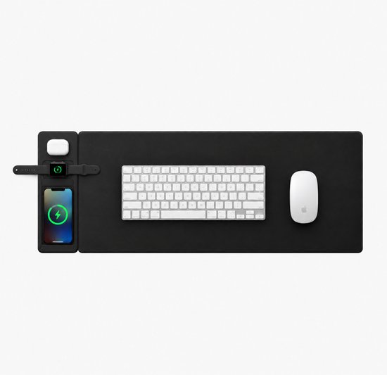 Zwarte bureauonderlegger met plek voor een toetsenbord, muis, telefoon, Apple Watch en oordopjes. Telefoon laadt draadloos op.
