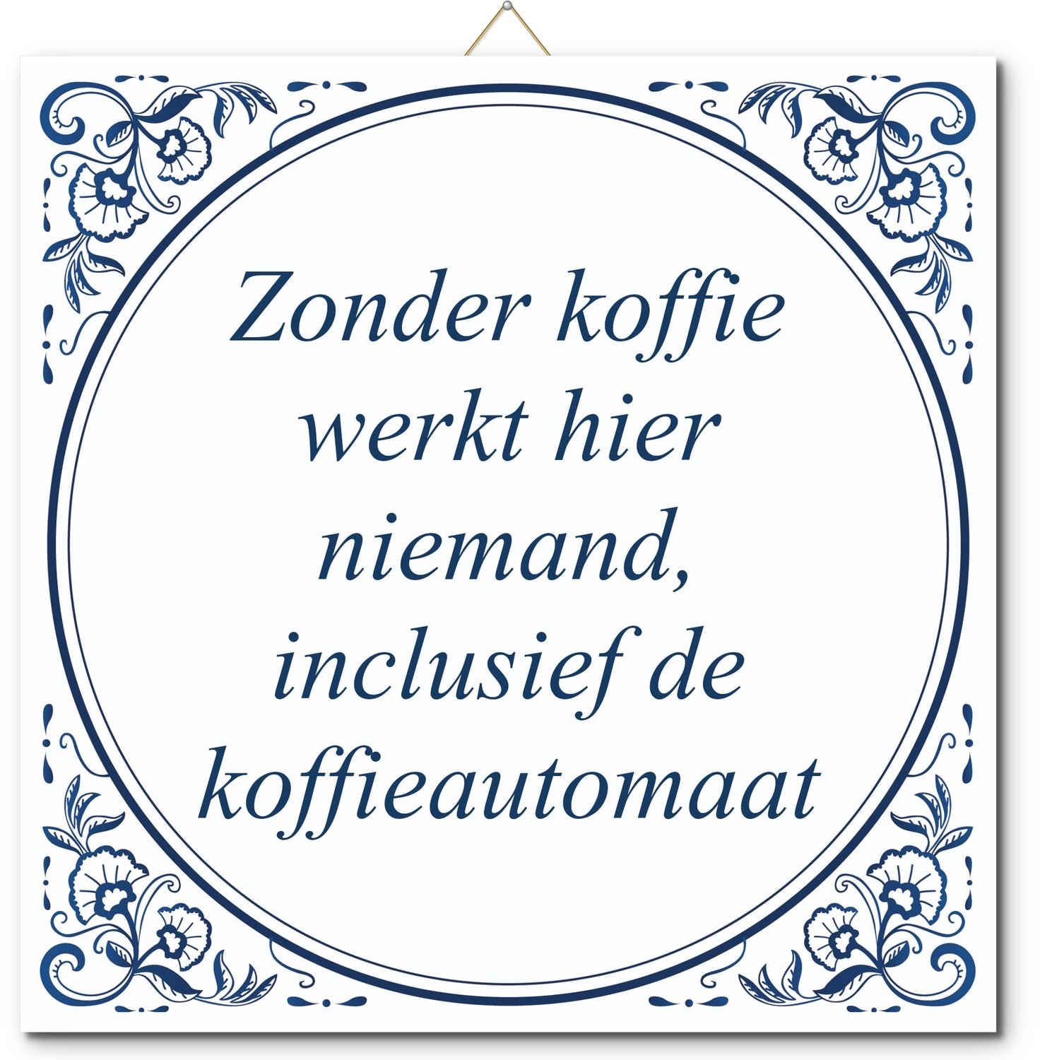 De Tegeltjesfabriek Tegeltje: Zonder koffie werkt hier niemand, inclusief de koffieautomaat (met standaard) wit en blauw