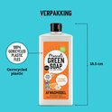 Fles Marcel's Green Soap afwasmiddel sinaasappel & jasmijn met oranje etiket en een wasbeer. Tekst "100% gerecycled plastic fles". Hoogte 18.5 cm.