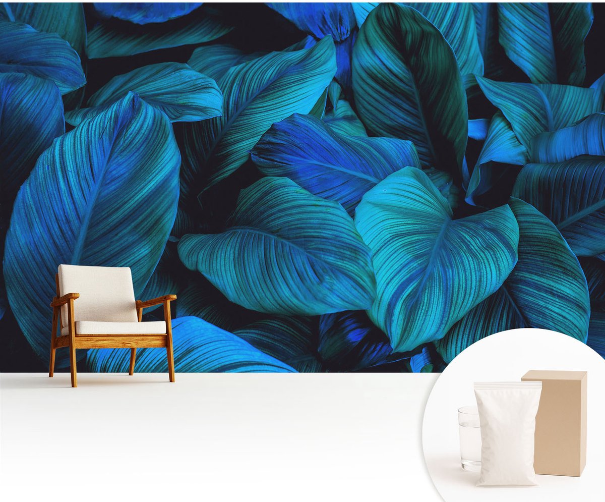 Wallfluent Fotobehang - Blauw Vliesbehang - 416x254 cm - Blauwe Bladeren Muurschildering - Slaapkamer behang Bloemen En Planten - Fotobehang Vlies - Slaapkamer behang