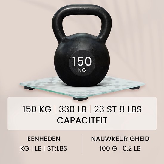 Witte digitale weegschaal met pixelpatroon met een zwarte kettlebell van 150 kg erop. Capaciteit 150 KG, 330 LB, 23 ST 8 LBS.