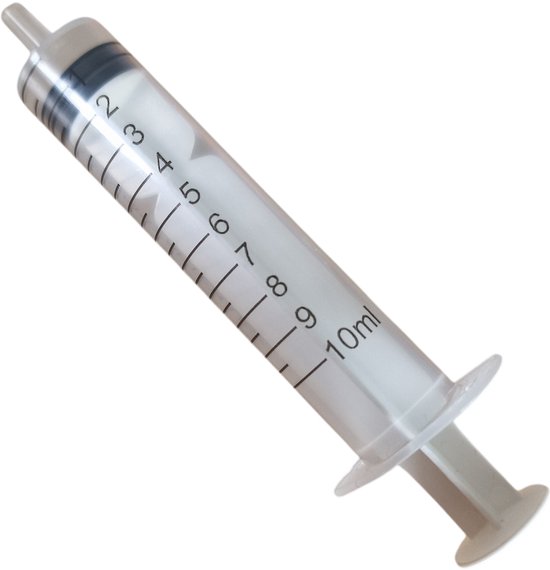 Een 10ml injectiespuit met duidelijke maatstreepjes.