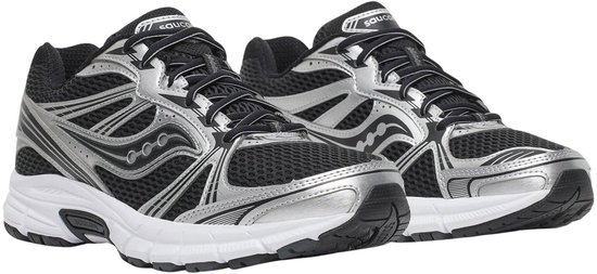 Paar zwarte en zilverkleurige Saucony Grid Legacy sneakers met mesh bovenwerk.