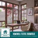 Kantoor met een bureau en computer, de ramen zijn voorzien van raamfolie met textielstructuur.