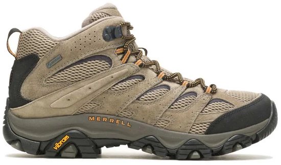 Bruine Merrell mid-top wandelschoen met zwarte accenten, oranje veters en Gore-Tex detail.