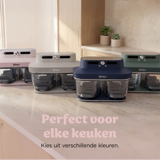 Vier Ninja DualZone airfryers in verschillende kleuren op een aanrecht. Tekst: Perfect voor elke keuken.