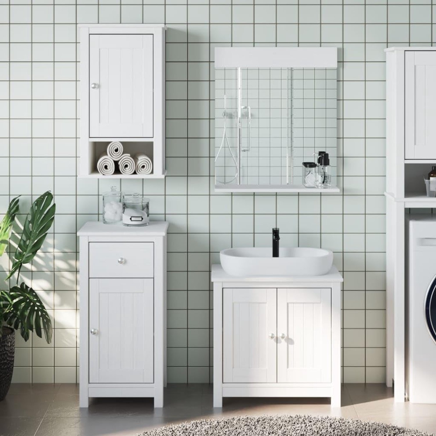 4-delige badkamermeubelset berg in wit massief grenen met ruime opbergruimte en heldere spiegel voor badkamer inrichting en praktische opslag