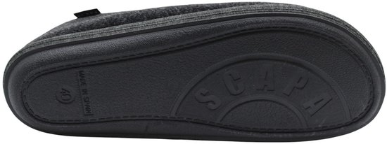 Zwarte rubberen zool van een Scapa pantoffel met maat 40 en Made in Spain markering.