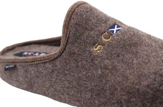 Bruine vilten herenpantoffel met geborduurd SCX-logo.