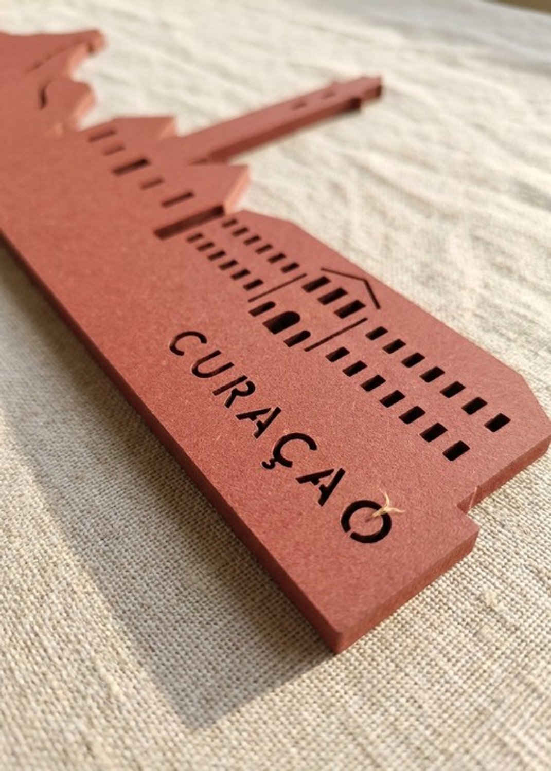 Houten Skyline Curaçao | Wanddecoratie voor aan de muur | Rood MDF | 100 x 18 cm