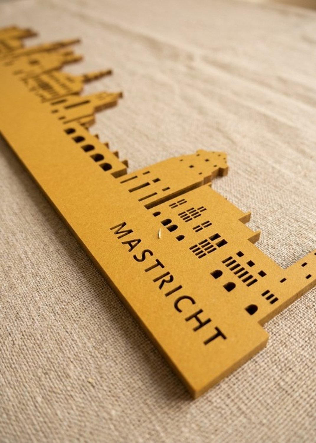 Houten Skyline Maastricht | Wanddecoratie voor aan de muur | Geel MDF | 100 x 20 cm
