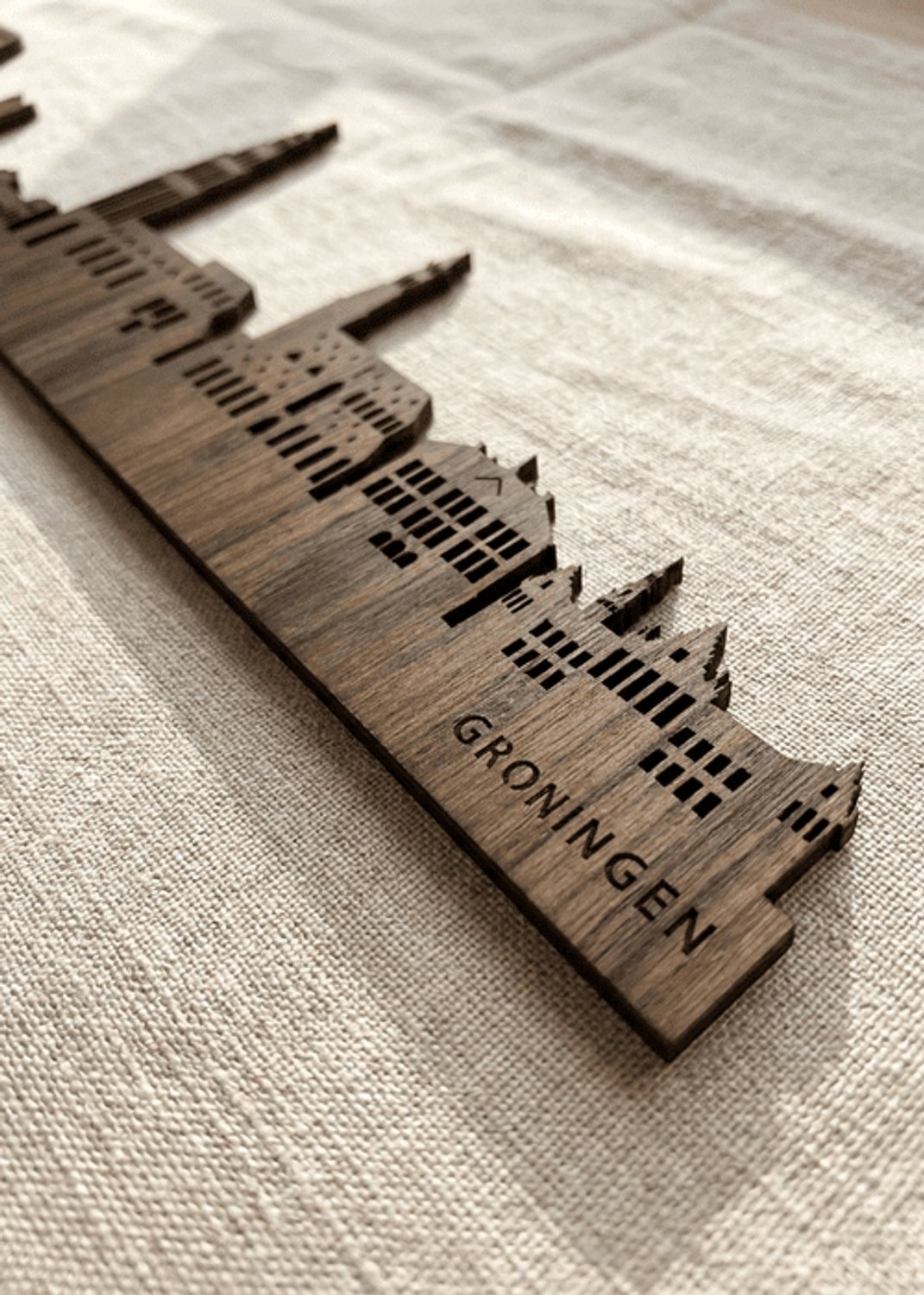 Houten Skyline Groningen | Wanddecoratie voor aan de muur | Noten | 100 x 20 cm