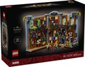 De verpakking van de LEGO Boekhandel toont een gedetailleerd model van een boekwinkel met 1690 onderdelen.