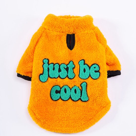 Oranje hondentrui van fleece met opdruk "just be cool" in turquoise.