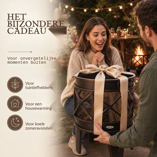 Een man en vrouw in de tuin bij een met satijnen strik versierde vuurkorf, 'Het bijzondere cadeau' voor tuinliefhebbers.