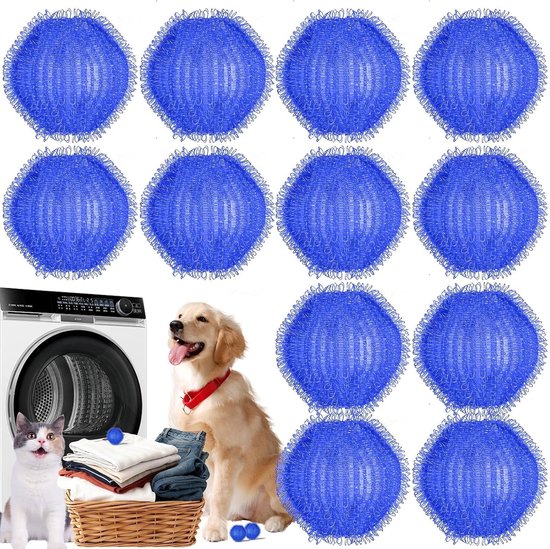 Douze boules de lavage bleues en nylon, une machine à laver, un panier de linge, un golden retriever et un chat.