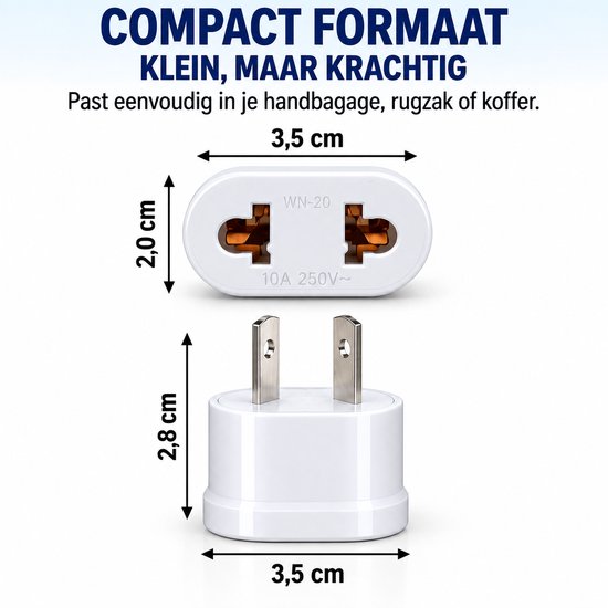 Afmetingen van een witte reisstekker adapter. Bovenste deel: 3,5 x 2,0 cm. Onderste deel: 3,5 x 2,8 cm. "COMPACT FORMAAT"