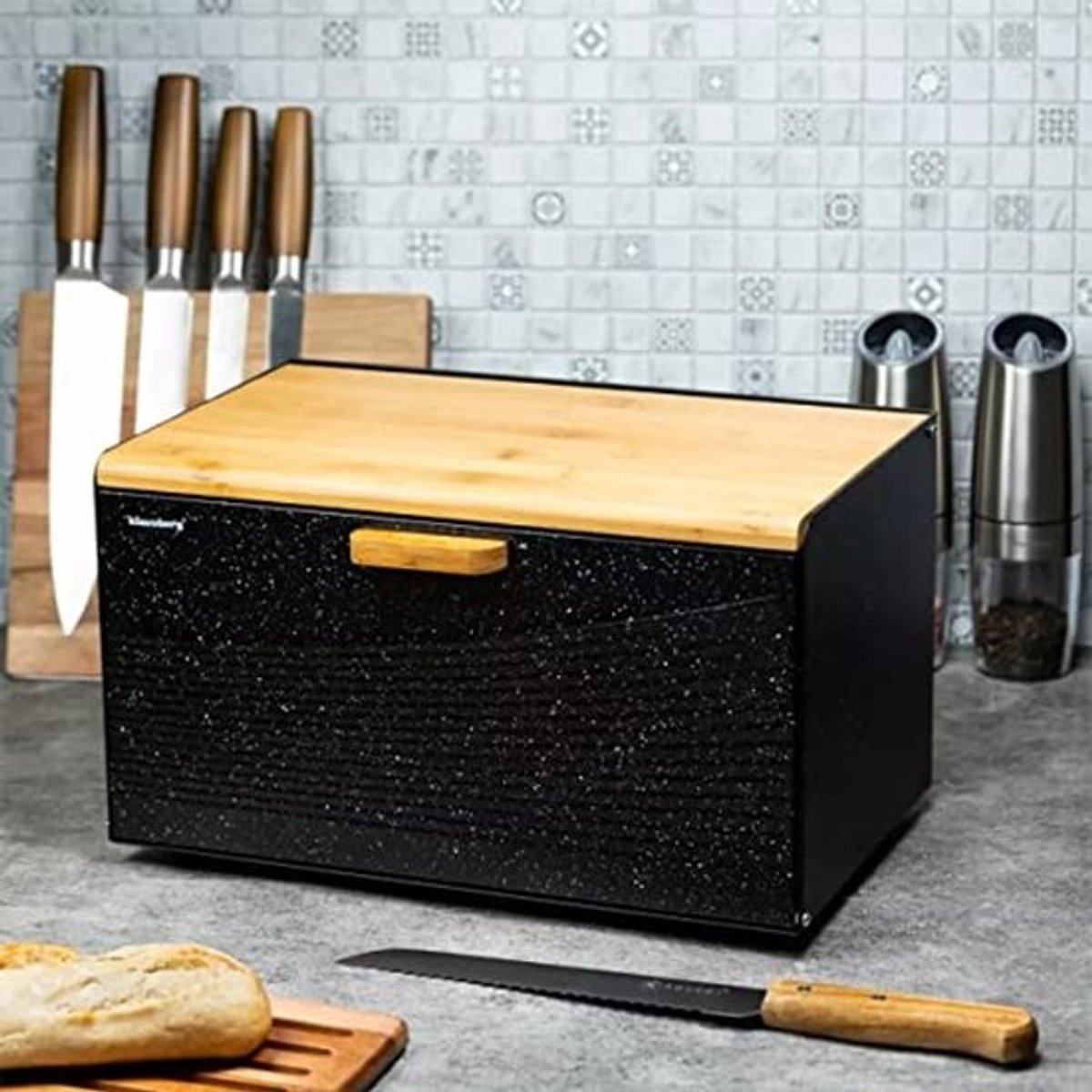 Ruime houten broodtrommel met roestvrijstalen accenten - Elegant en functioneel
