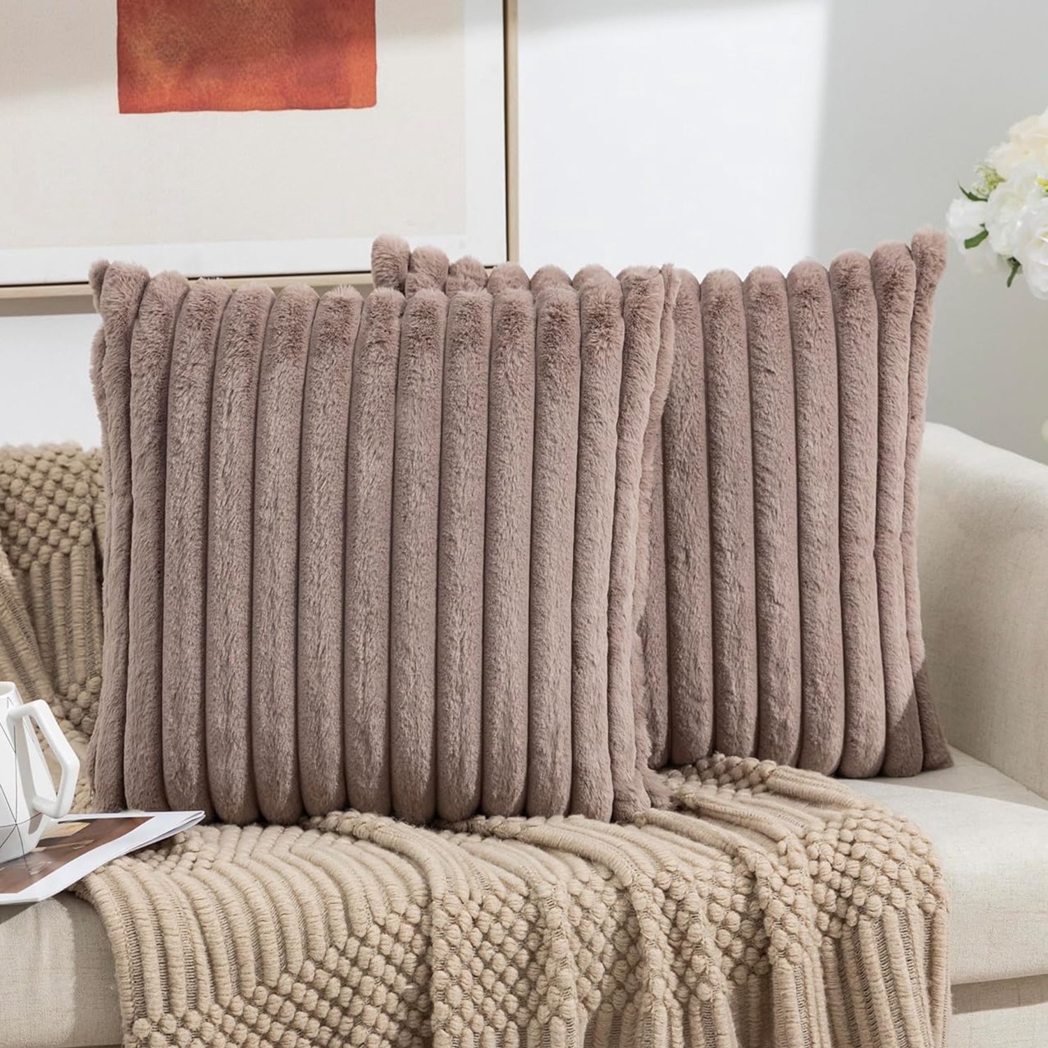 KOVIEA Sierkussenhoezen 45 x 45 cm - Set van 2 - Pluche - Verborgen Rits - Kwastjes - Licht Kameel