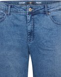Blauwe jeans short met knoopsluiting en 'Jackson Denim Driven' label aan de binnenzijde.