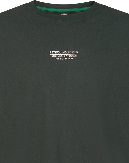 Donkergroen katoenen T-shirt met Petrol Industries logo en tekst 'Steel City Pittsburgh' op de borst.