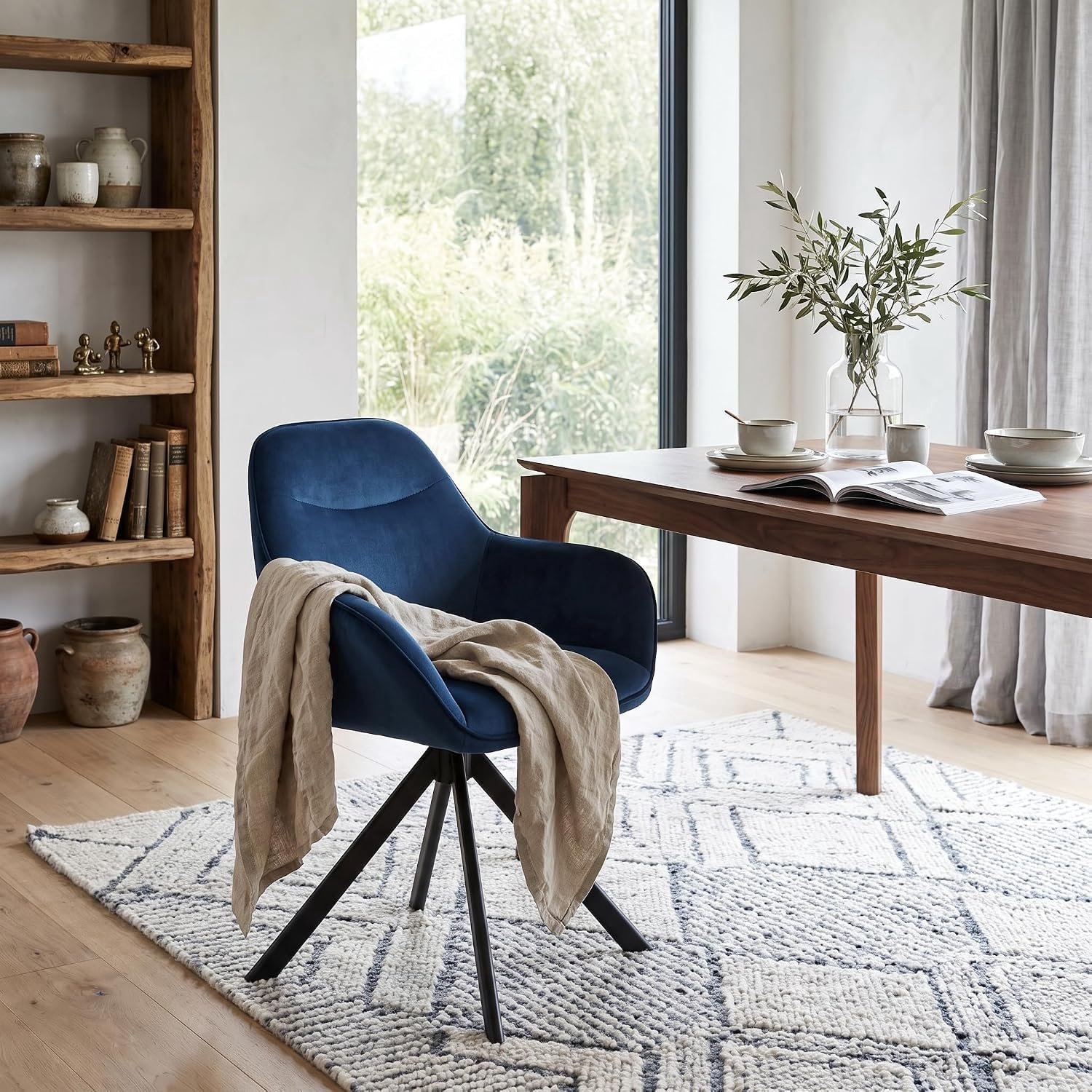 Draaibare Fluwelen Eetkamerstoelen met Armleuningen Set van 2 – 360° Draaibaar, Ergonomische Rugleuning, Metalen Poten, Pruisisch Blauw