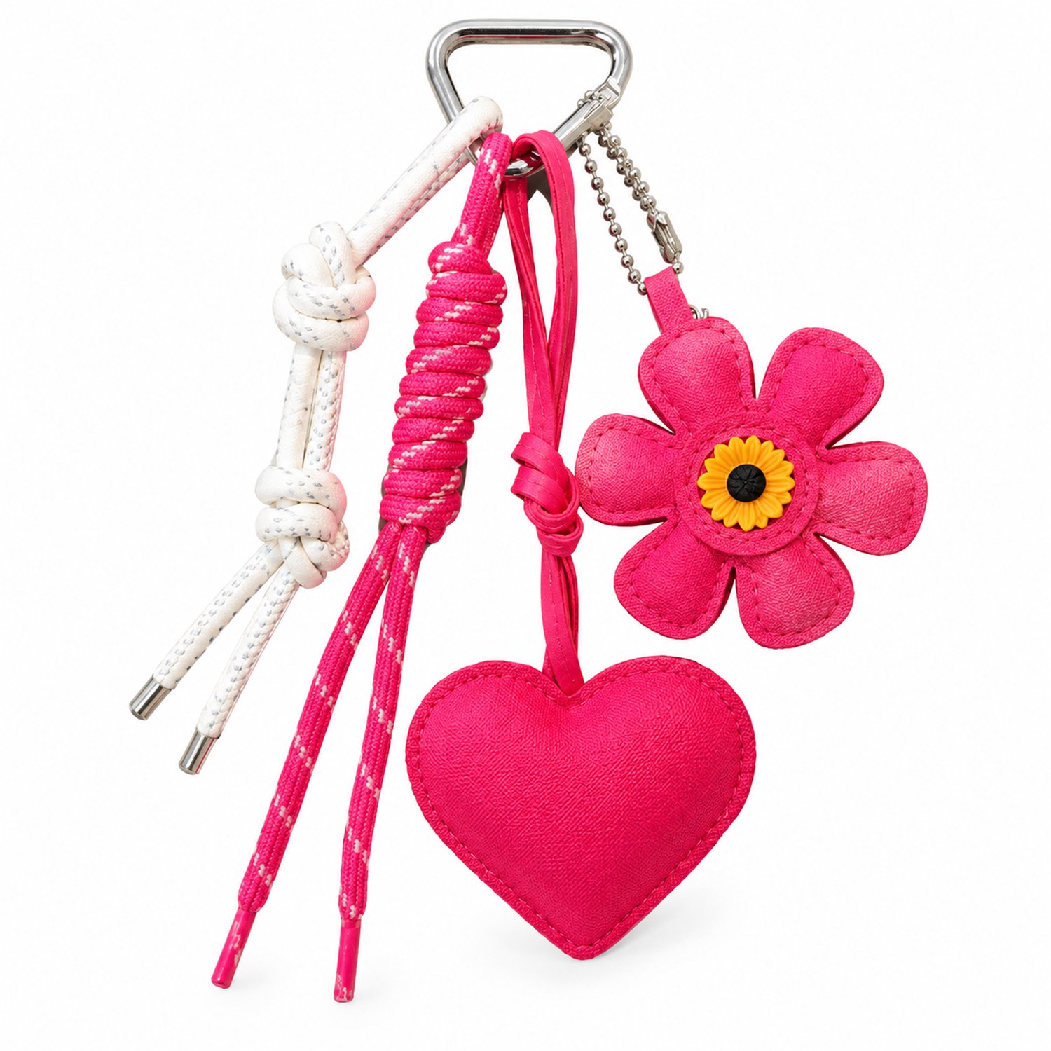 Sleutelhanger en tashanger met fuchsiaroze bloem, leren hart, geknoopte koorden en hartvormige clip