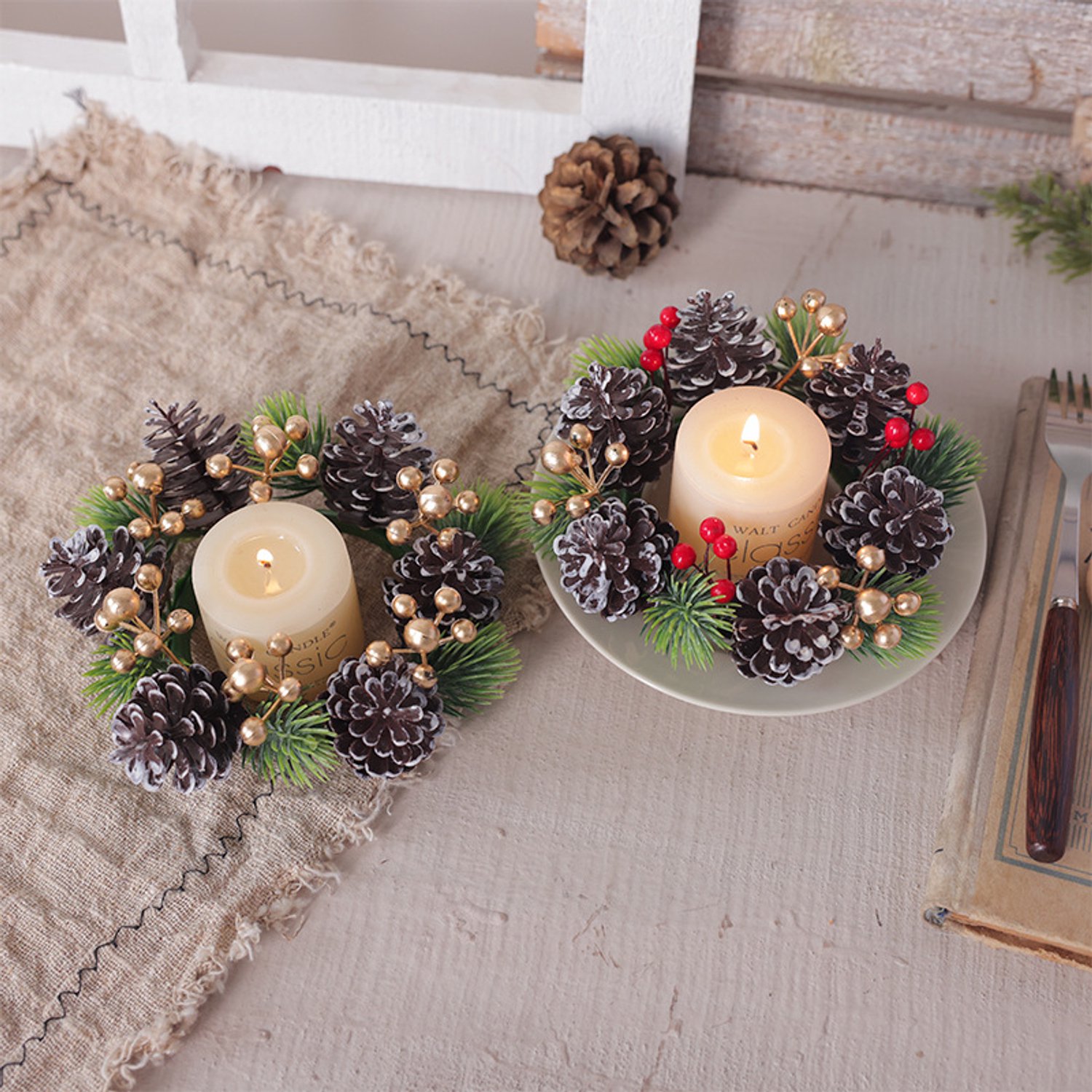 Kerstkrans - 2 stuks - kunstmatige krans - Kerstdecoratie - Bloemenkrans - Met kunstmatige rode bessen - Kersttafeldecoratie - decoratieve ring voor kaarsen, rustiek kersttafelstuk of versiering – foto 4