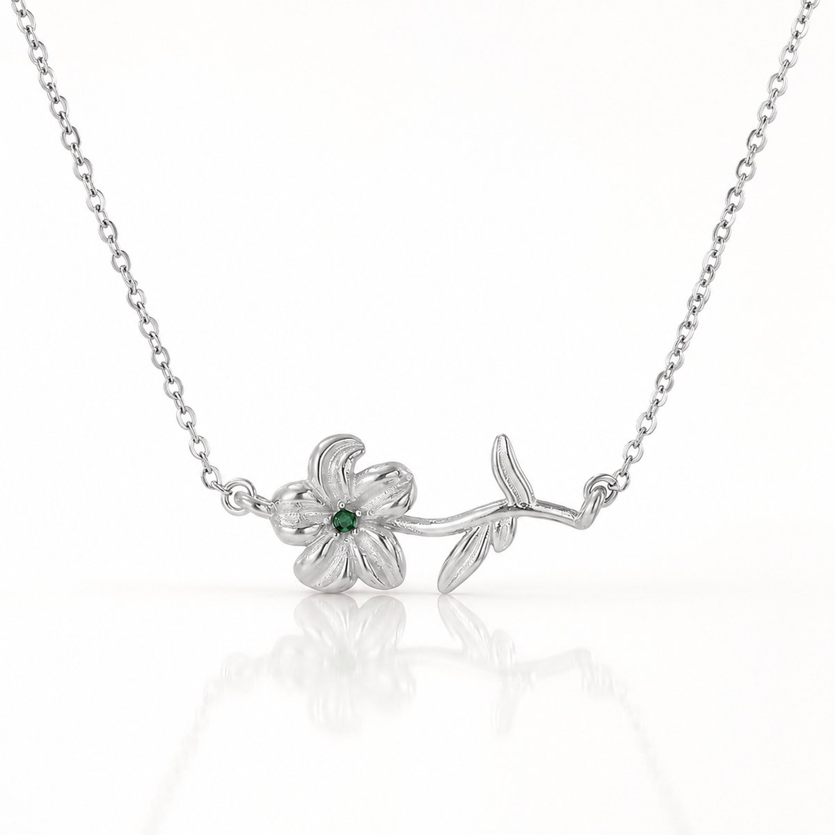 Maevi® Ketting met Geboortebloem & Geboortesteen - Kleur: Zilver - Maand: Mei - Roestvrijstaal / RVS / Stainless Steel - Hoge Kwaliteit - Verkleurt niet - Incl. Luxe Verpakking - Cadeau Dames / Moeder / Mama - Kraamcadeau / Geboortecadeau