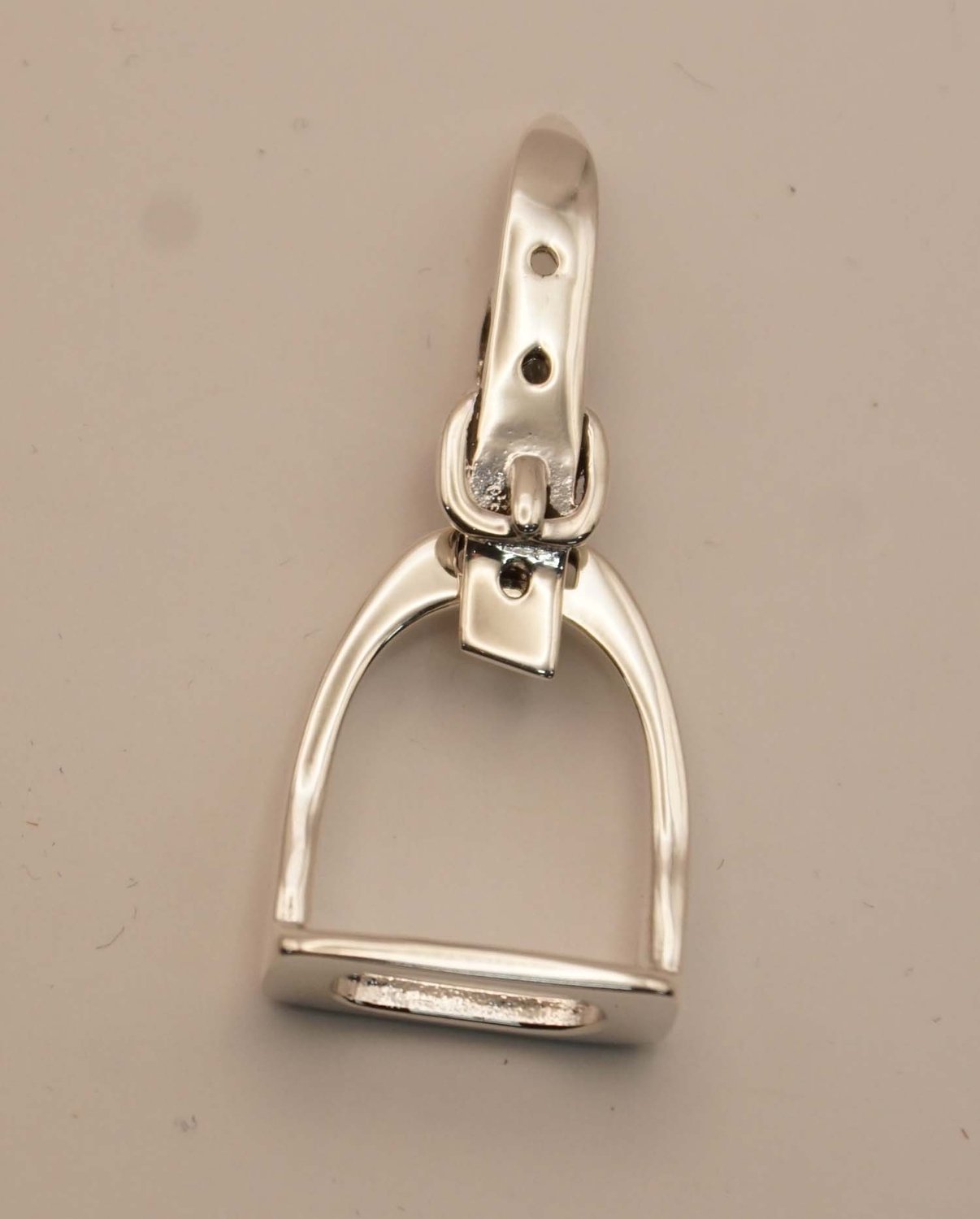 Zilveren hanger stijgbeugel - sterling zilveren hanger sierlijke beugel voor op een paard te stijgen - stijgbeugel voor aan ketting - hanger voor paardenliefhebber - sierlijke accessoires voor paarden hangertje