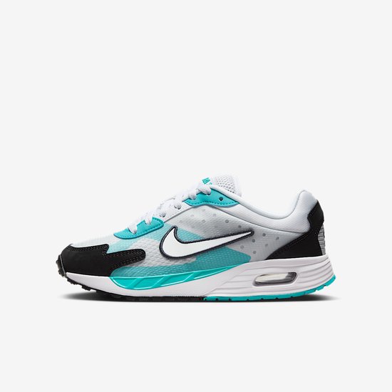 Zijaanzicht van de rechter Air Max Solo met mesh bovenwerk, turkooise accenten en zwarte neus.