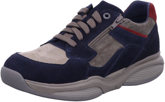 Donkerblauwe Xsensible sneaker met vetersluiting, beige details, rode accenten en een zijrits.
