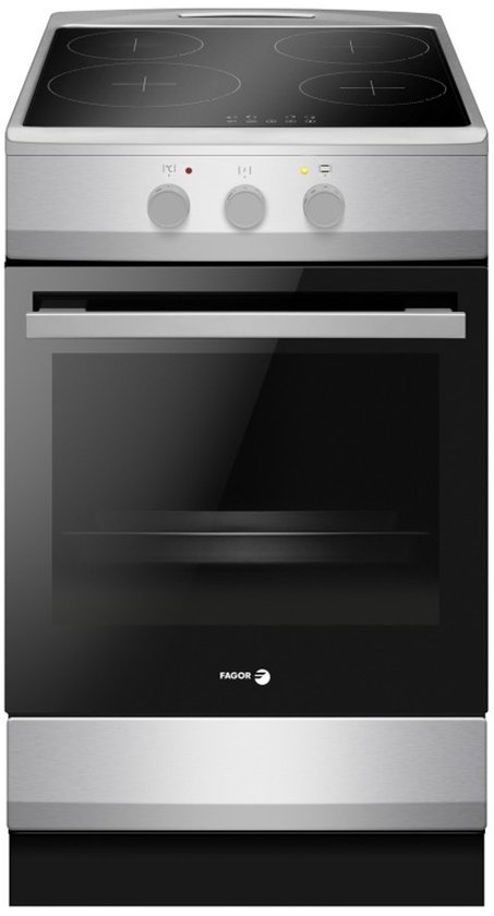 Zilverkleurig elektrisch fornuis met Fagor-logo op de zwarte ovendeur en inductiekookplaat bovenop.