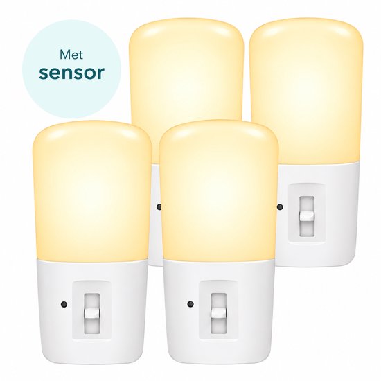Vier witte LED-nachtlampjes voor in het stopcontact met sensor en schakelaar, die warm wit licht uitstralen.