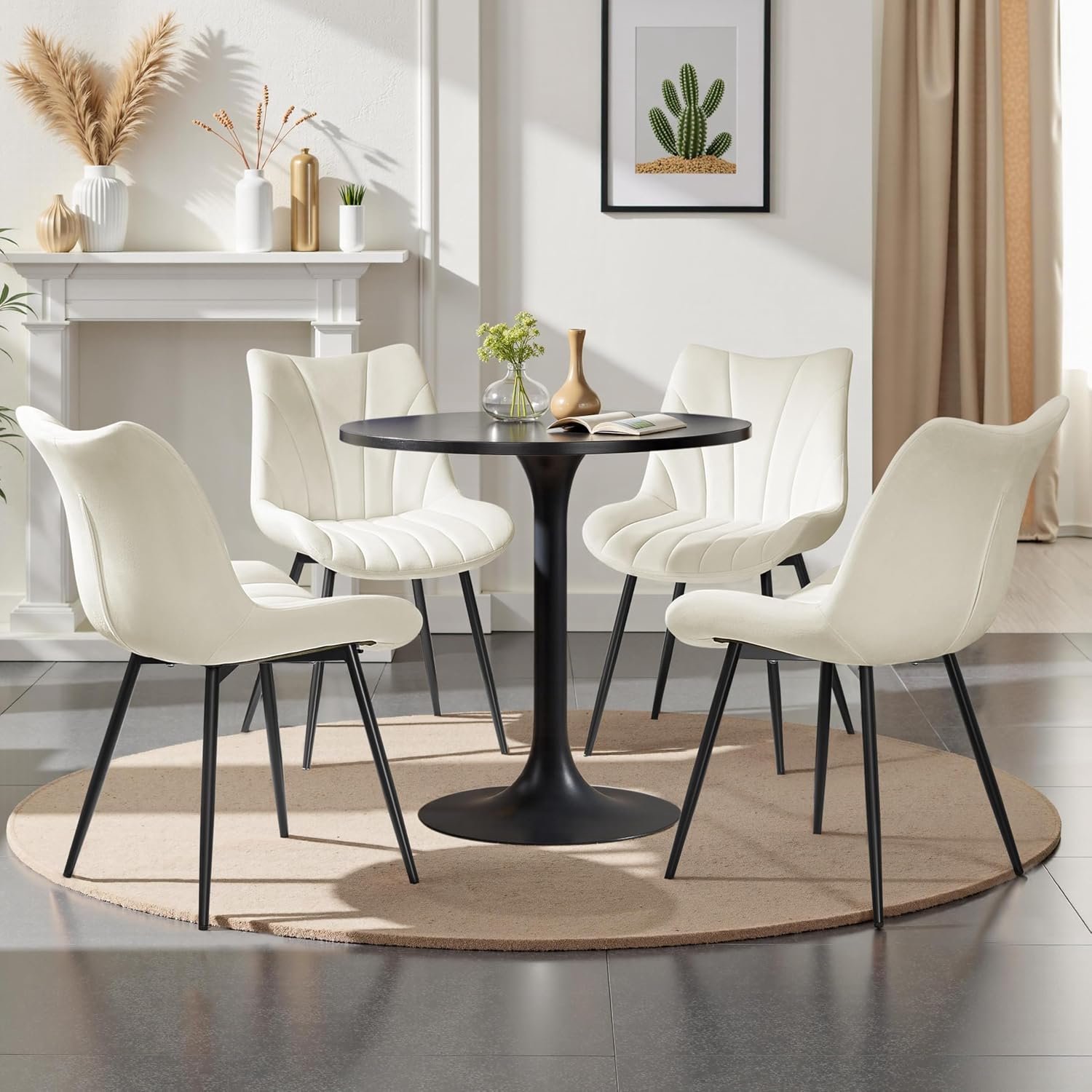 Luxe Velours Eetkamerstoelen Set van 4 met Ergonomische Rugleuning, Zachte Beige Bekleding, Stevige Metalen Poten en Vloerbeschermers, Comfortabele Gestoffeerde Keukenstoelen voor Eetkamer, Woonkamer en Eethoek, , Belastbaar tot 150 kg