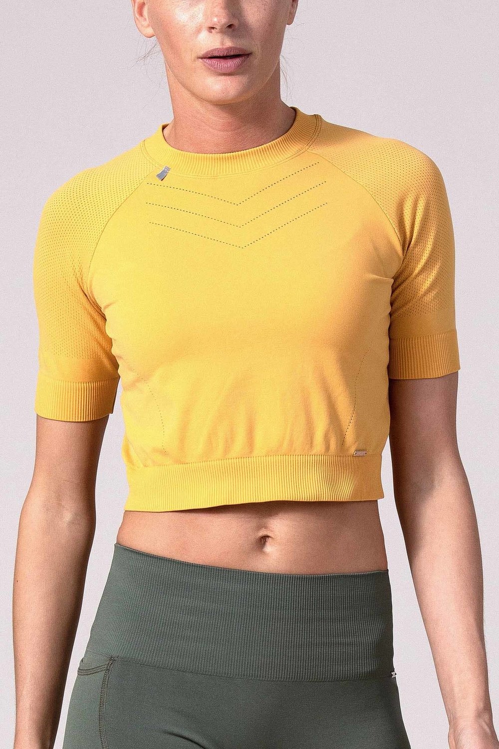 REVIVE Amarante - Cropped Sporttop Dames - Seamless, Yoga - Honey Gold - Maat S