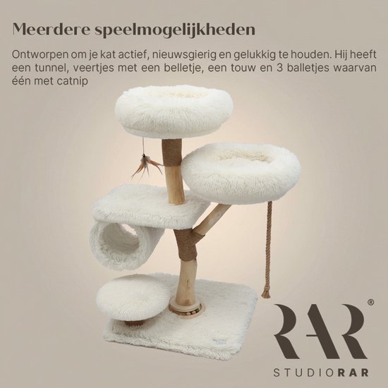 Studio RAR krabpaal met zachte off-white pluche, tunnel, speeltjes en natuurlijke houten stam.
