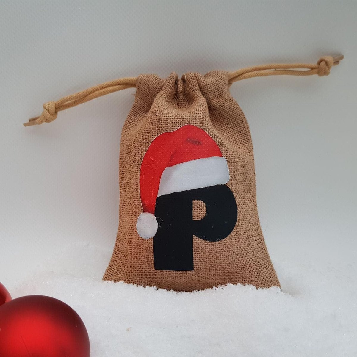 Jute kerst zakje - letter P - cadeauzakje, snoepjes, vullen, kerst, christmas, kerstmis, xmas, x-mas