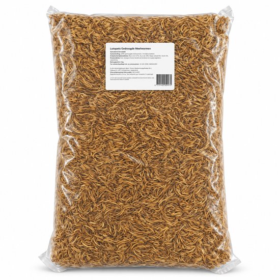 Grote zak met gedroogde meelwormen. Het voer is goudbruin en bestaat uit kleine, gedroogde wormpjes.