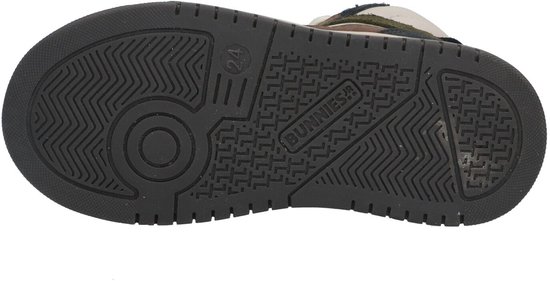 Semelle extérieure noire de basket avec motif et le logo 'BunniesJr'.