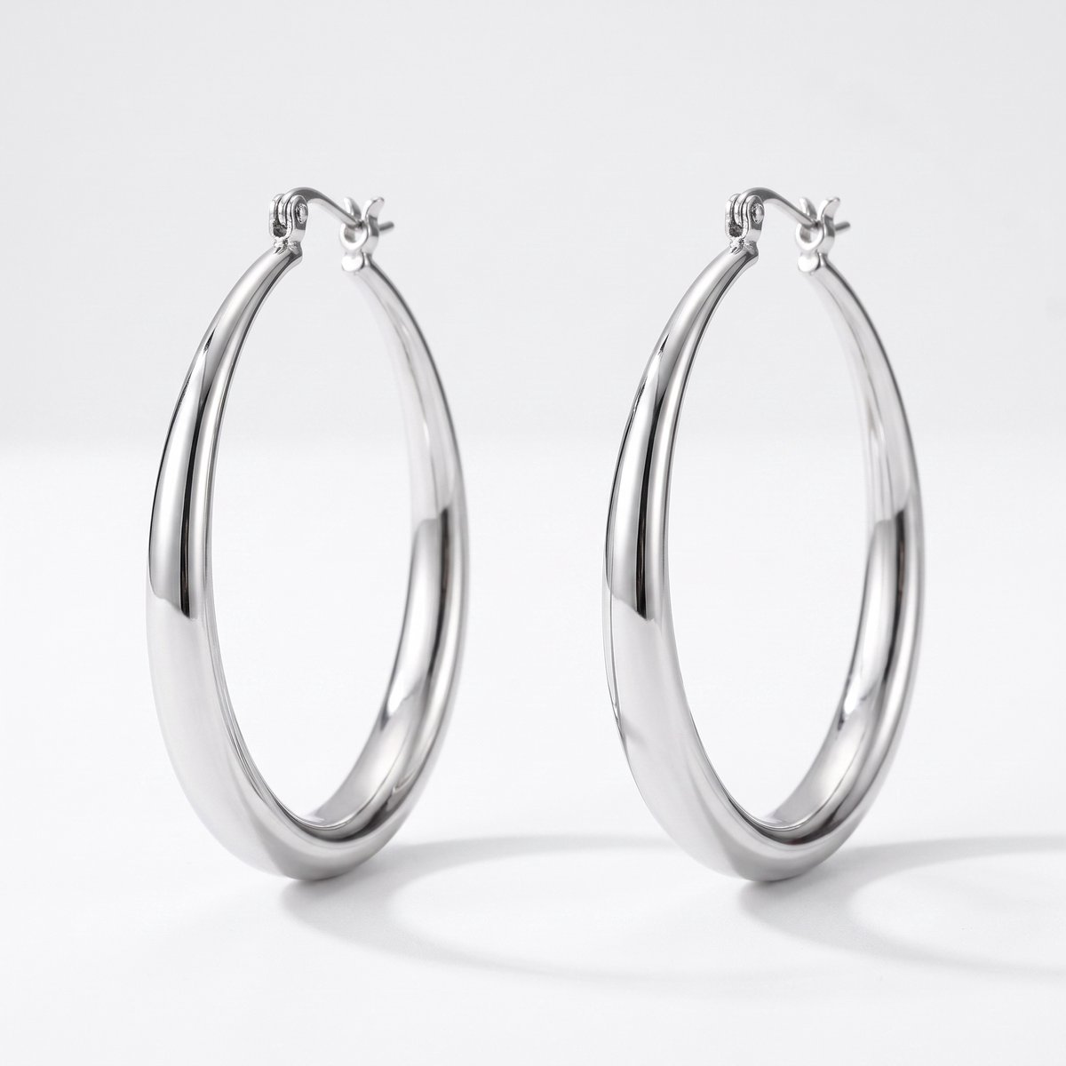 Lundholm Romée Oorringen Dames Zilverkleurig - Premium Stainless Steel Zilver Kleur - Klassieke Hoops - Oorringen 4 cm - My Romée Serie - Oorbellen Dames Jewellery - Waterproof & Hypoallergeen - Scandinavisch Design