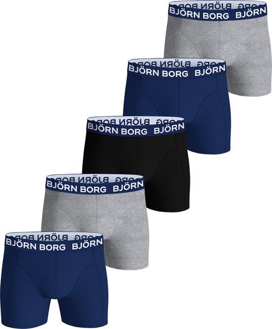 Vijf boxerbroeken van Björn Borg in het zwart, grijs en donkerblauw, elk met een donkerblauwe tailleband met "BJÖRN BORG" logo.