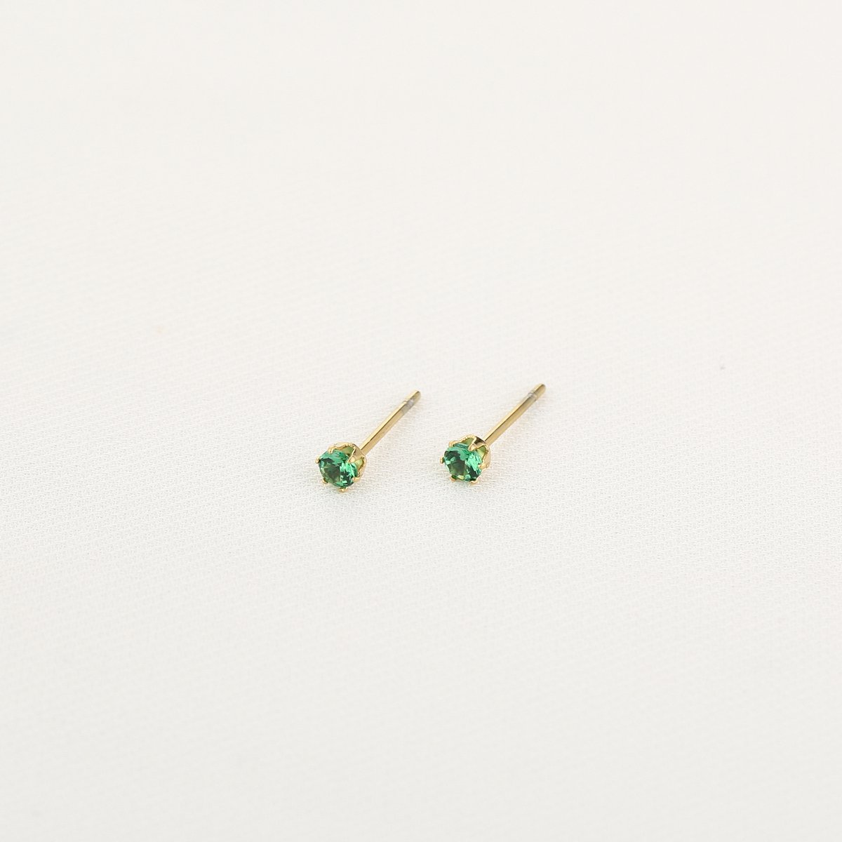 Stainless Steel Oorknopjes met Steentje – Minimalistische & Stoere Oorstekers - RVS - Groen/Goud