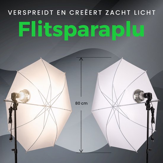 Twee witte flitsparaplu's van 80cm, verspreiden zacht licht.