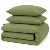 Slaapspeciaal Eazydekbed Hotel Mosgroen - Dekbed zonder Overtrek - Wasbaar Dekbed - Hoesloos Dekbed - All Year Dekbed - 2 in 1 Dekbed - Dekbed met Vaste Overtrek - Incl. 2 Kussenslopen - 200x220 cm