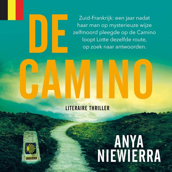 Boekcover 'De Camino' met een tekst over Lotte die op zoek naar antwoorden de route van haar overleden man loopt. Op de voorgrond een paaltje met een pelgrimsymbool en de tekst VOUK.K.M. Een weg slingert de heuvels in.