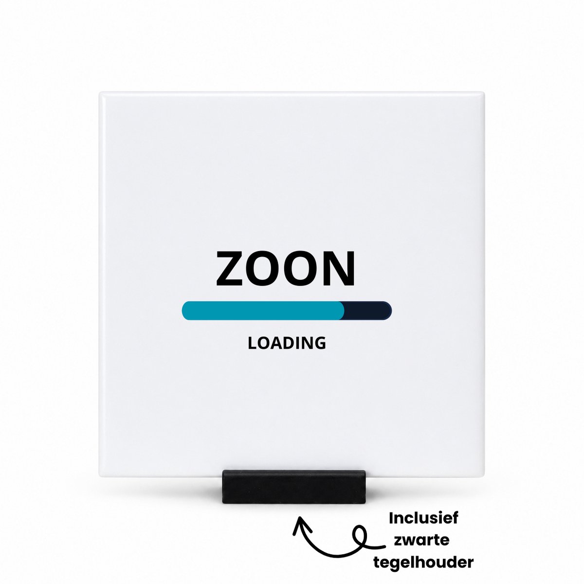 Hacebo zoon loading tegeltje met tegelhouder - Zoon - ochtendkoffie laden - tegeltjes met tekst - verjaardagscadeau - verjaardag - cadeau - cadeautje voor zoon - zoon artikelen - kado - geschenk - gift - spreuktegels - 10.8x10.8 CM Wit