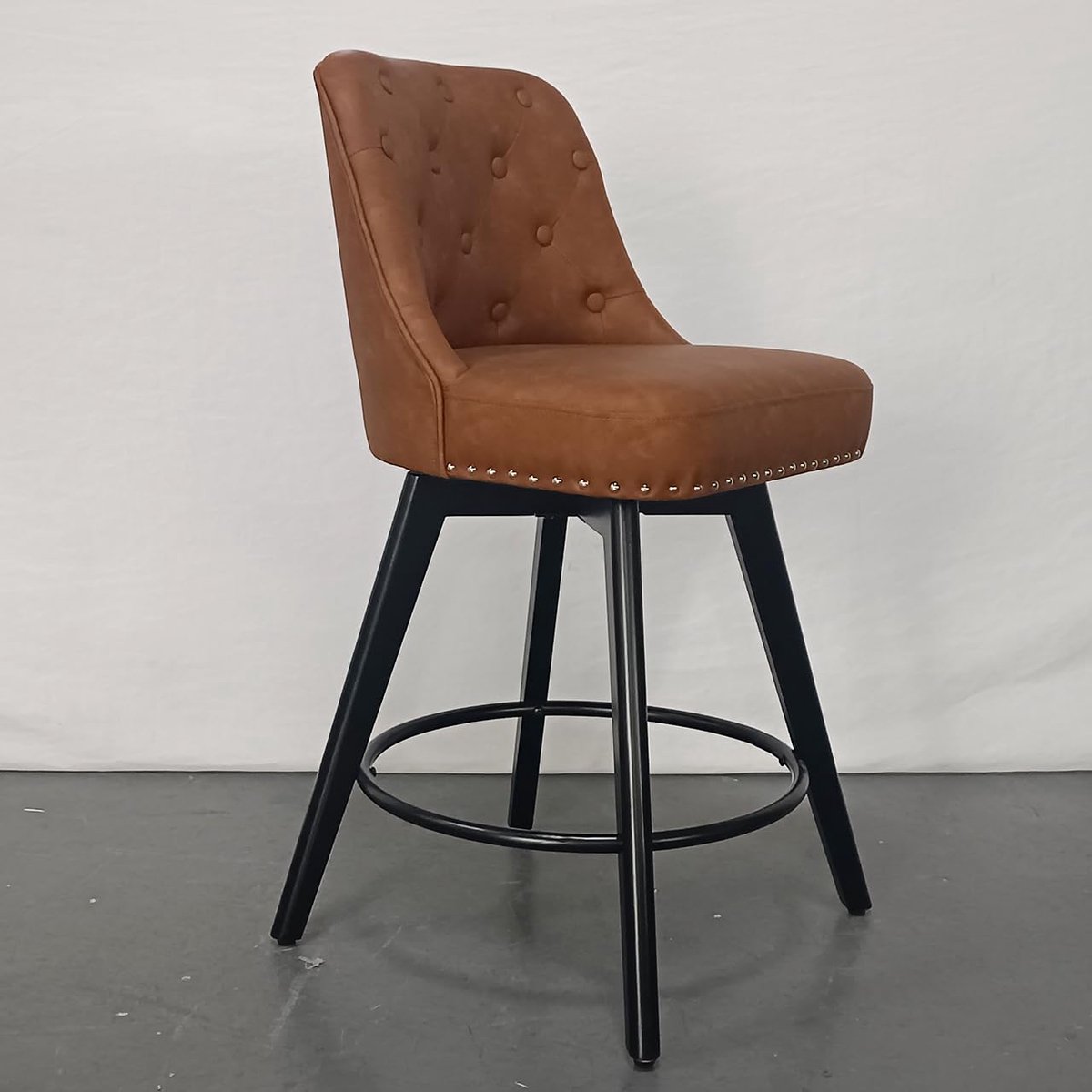 Triumpunpre Barkrukken Set van 2 - Draaibaar - Zithoogte 66 cm - Luxe Bruin PU-leer & Walnoot Houten Poten - Mid-century Modern